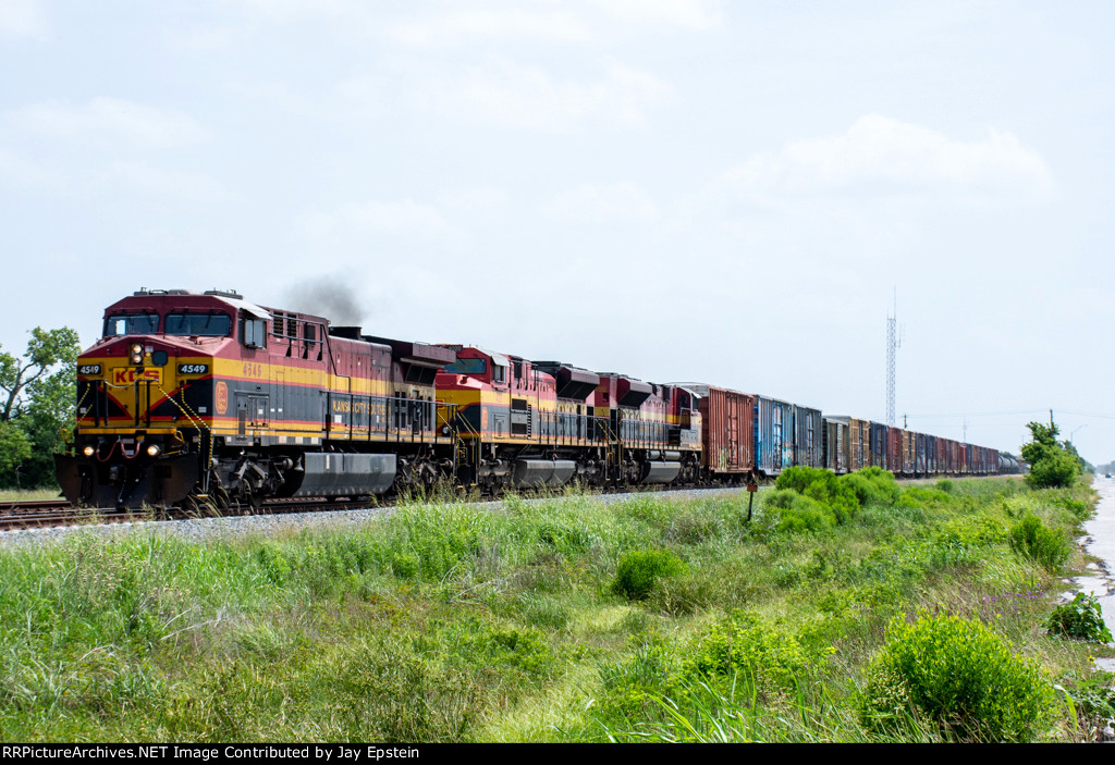 KCSM 4549 leads its train south towards Laredo